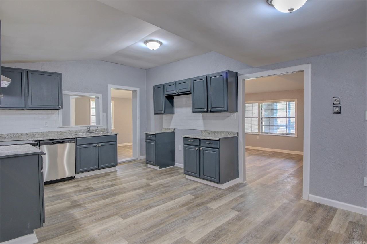 315 Highway 365 - Photo 5 of 9