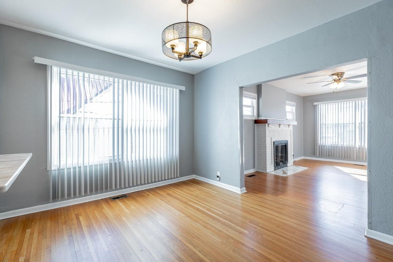 2107 Oak St - Photo 7 of 23