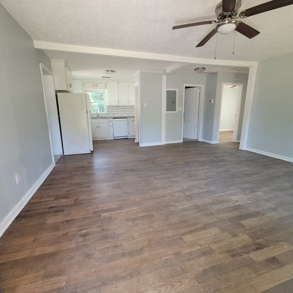 2719 Lee St - Photo 3 of 8