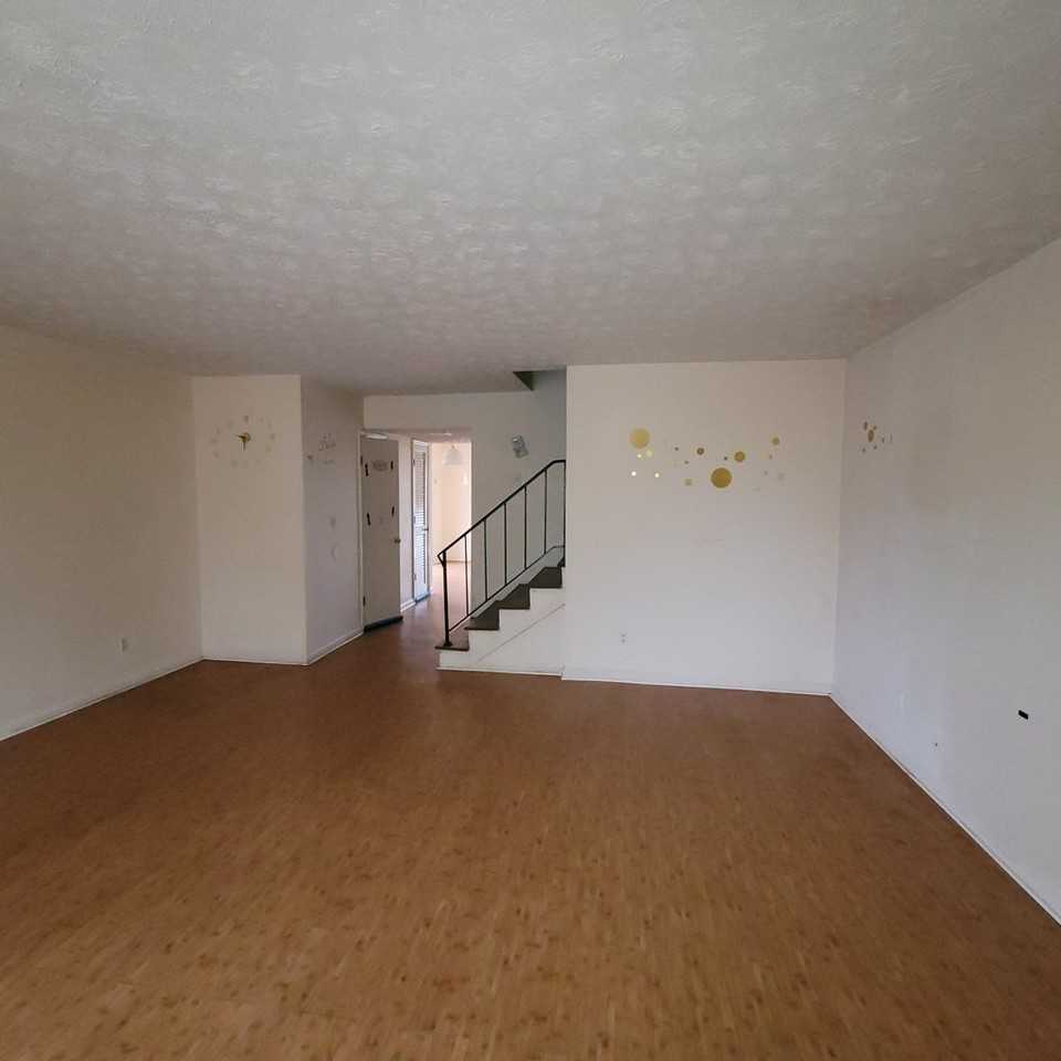 3219 University Ave - Photo 3 of 10