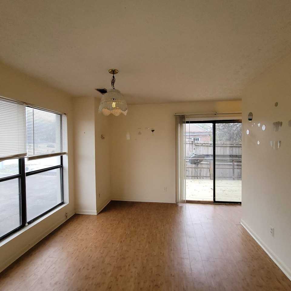 3219 University Ave - Photo 5 of 10