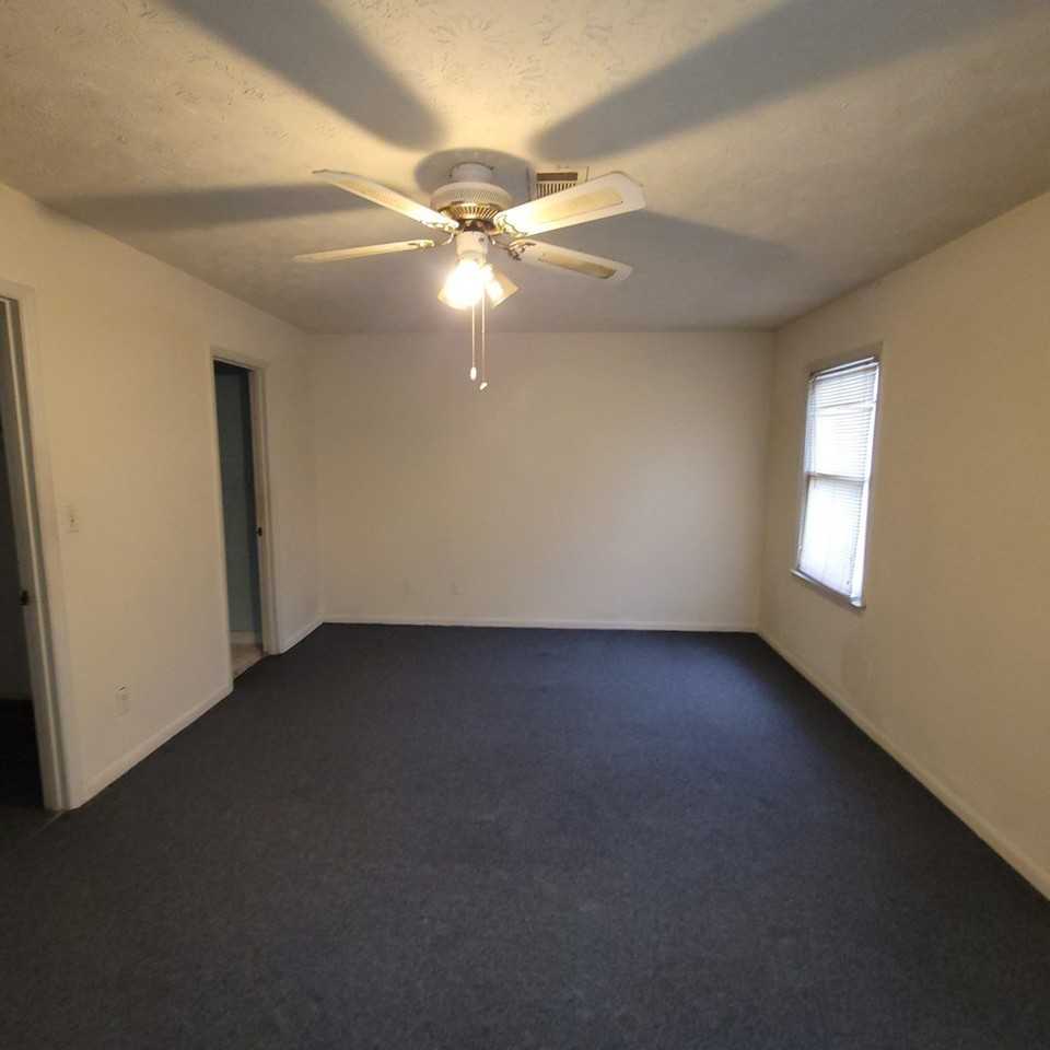 3219 University Ave - Photo 7 of 10