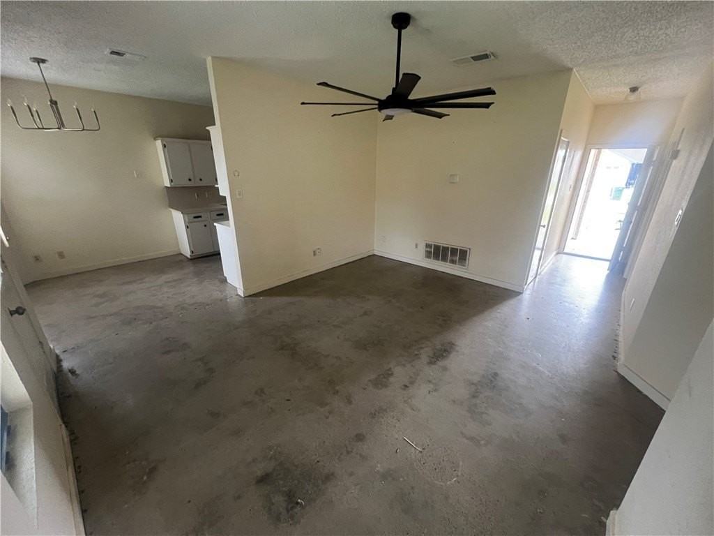 2510 Cresterrace Dr - Photo 2 of 10