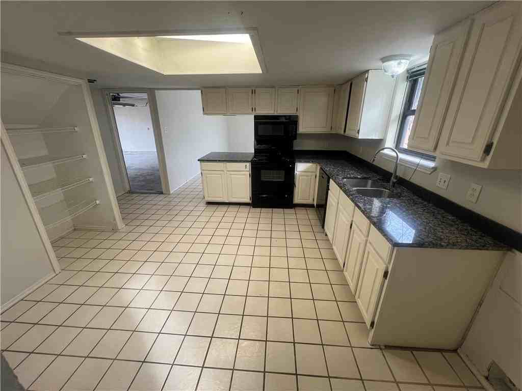 7045 Laramie Ln - Photo 3 of 16