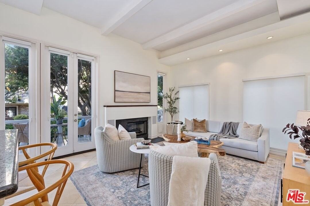 20 Ketch St Unit 1 #1 - Photo 4 of 38