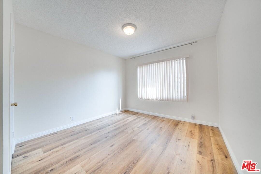 1247 22nd St Apt 5 #5 - Photo 5 of 8