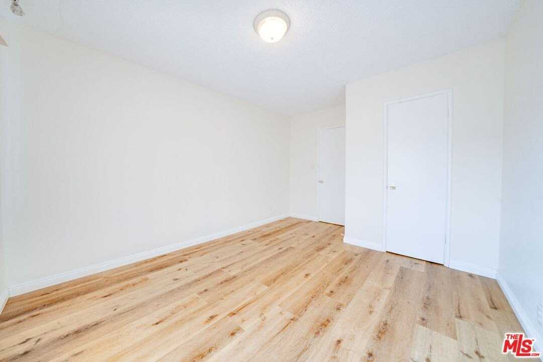 1247 22nd St Apt 5 #5 - Photo 6 of 8