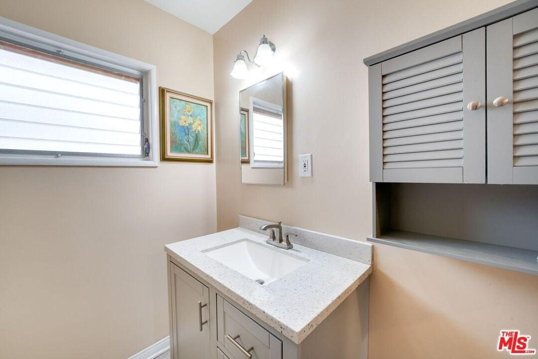 1247 22nd St Apt 5 #5 - Photo 7 of 8