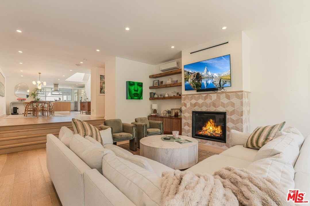 16 Voyage St - Photo 5 of 32