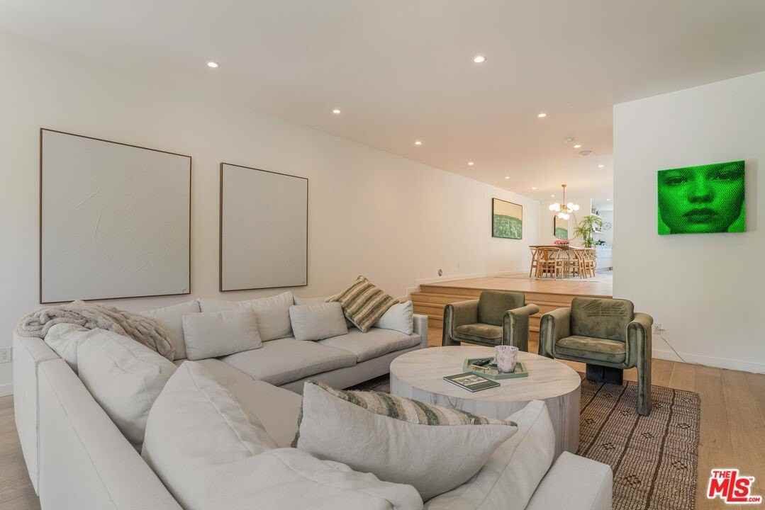 16 Voyage St - Photo 6 of 32