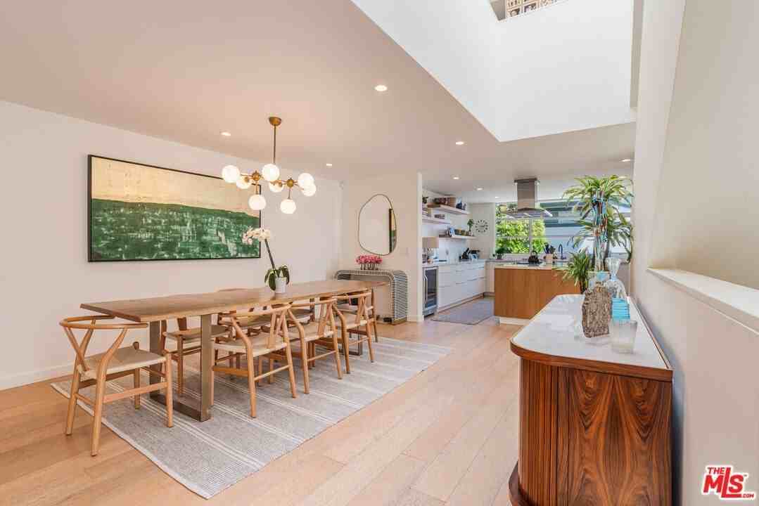 16 Voyage St - Photo 7 of 32