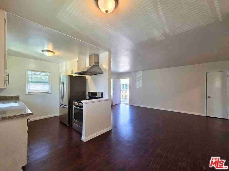 7621 Hampton Ave Unit 201 #201 - Photo 4 of 10