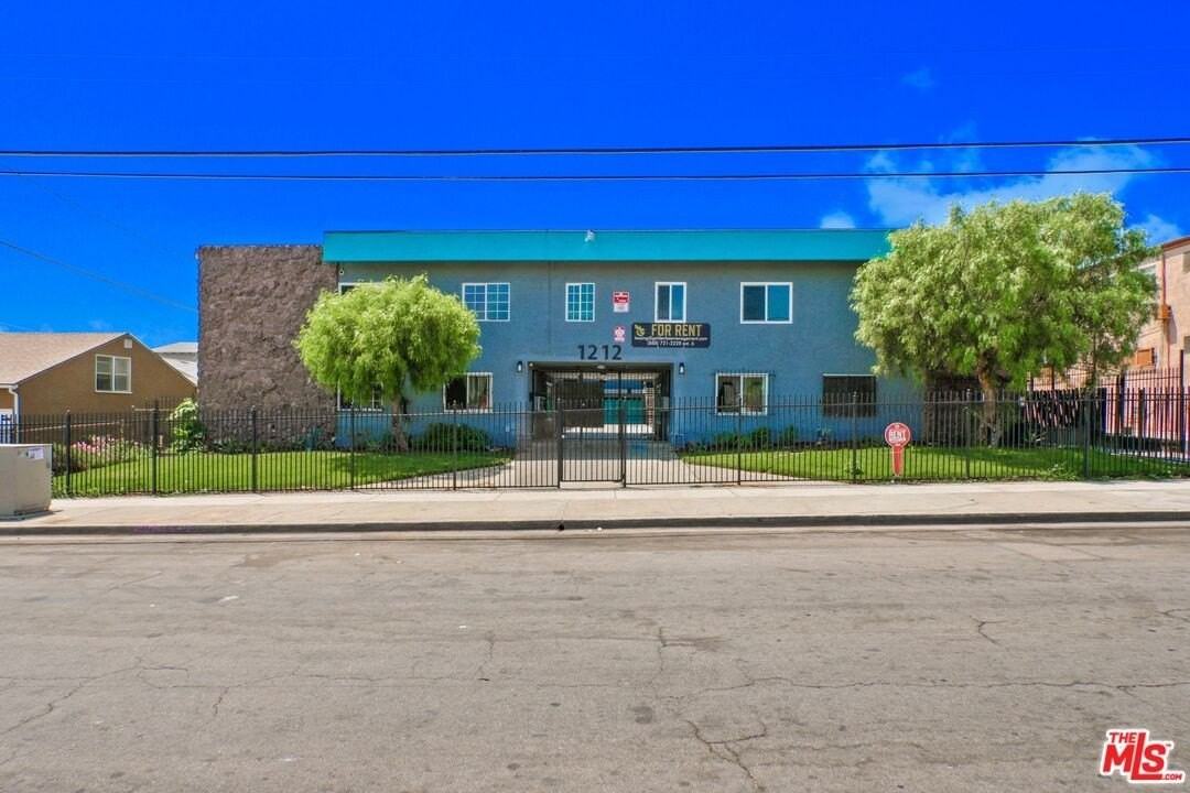 1212 W 107th St Apt 7 #7 - Photo 3 of 13