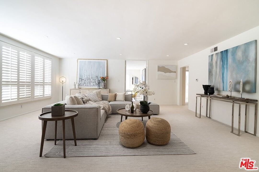 344 S Doheny Dr Apt 3 #3 - Photo 2 of 18