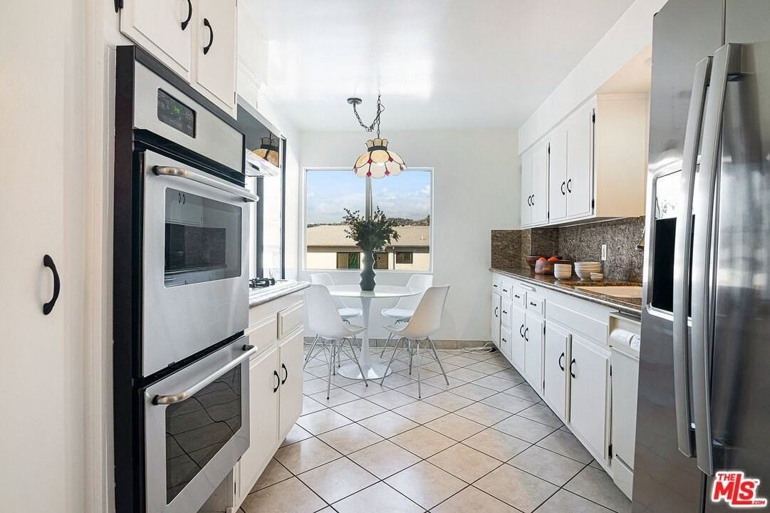 344 S Doheny Dr Apt 3 #3 - Photo 5 of 18