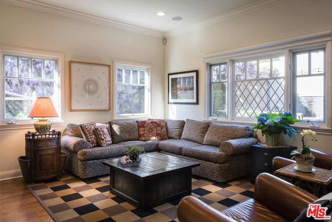 427 12th St - Photo 2 of 32