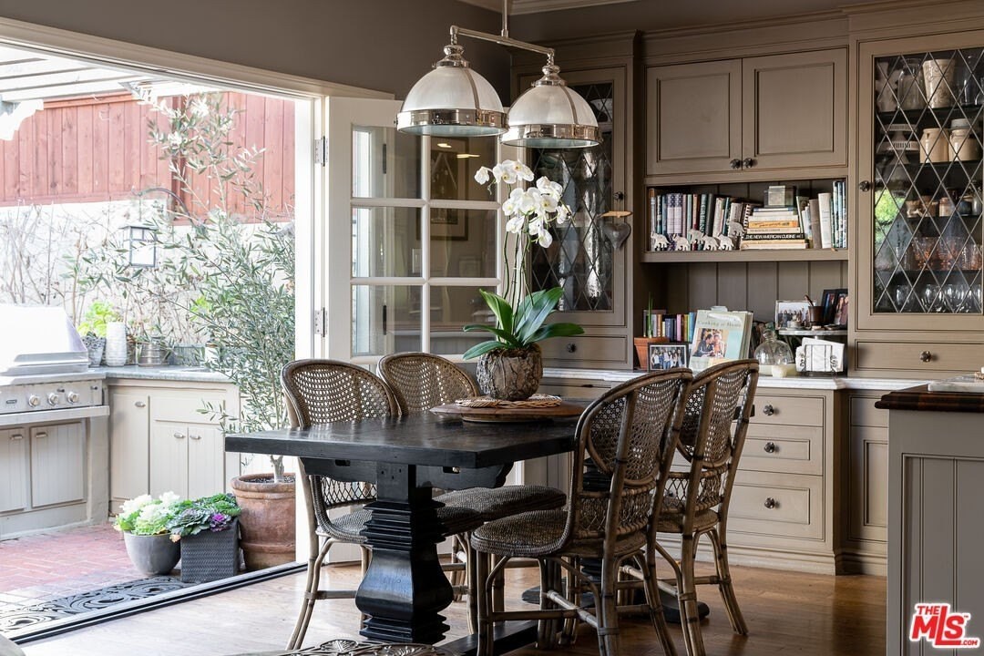 427 12th St - Photo 7 of 32