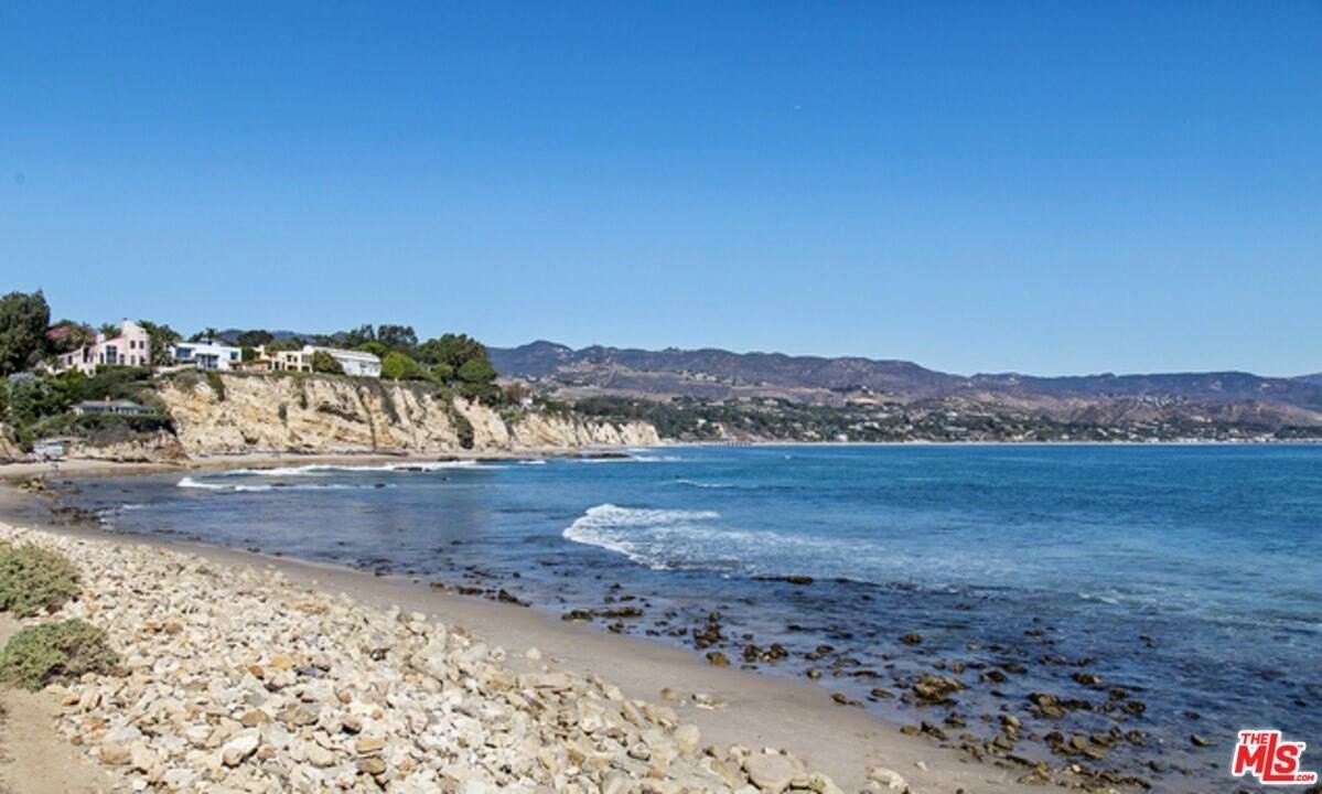 29221 Heathercliff Rd Apt 4 #4 - Photo 2 of 36