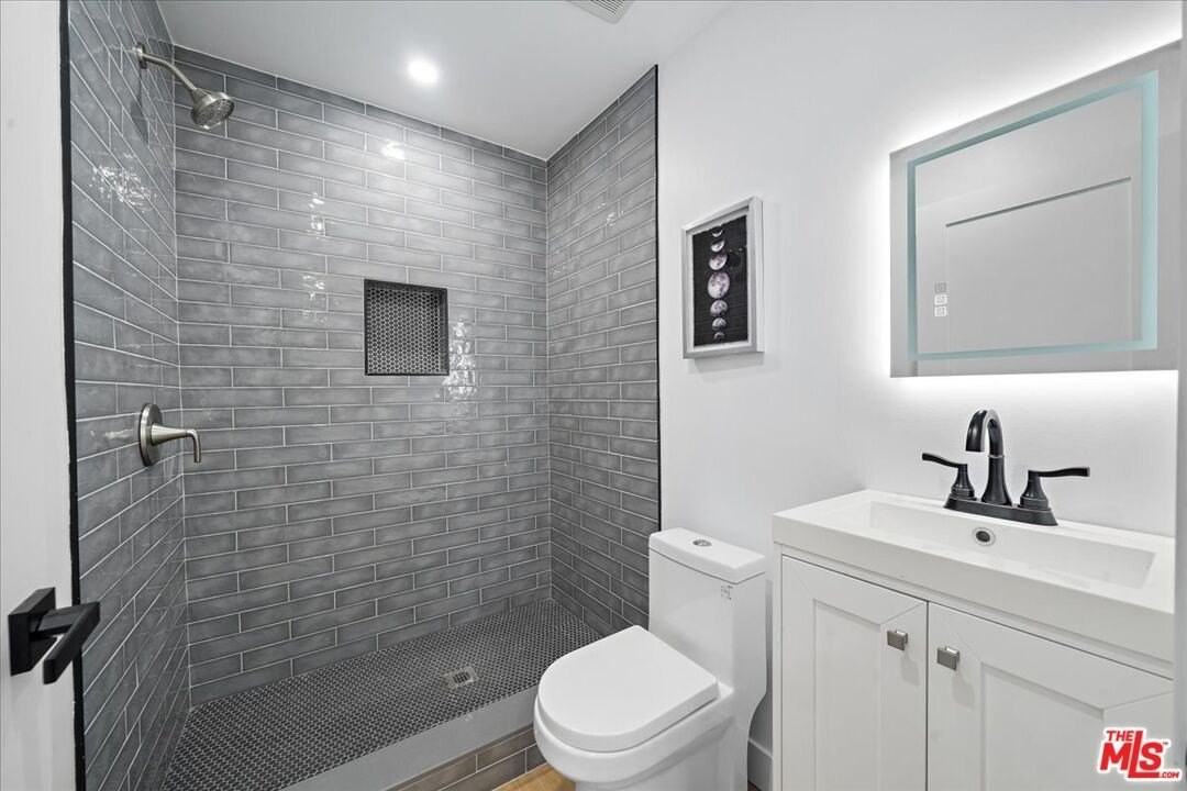 5813 Saloma Ave - Photo 6 of 10