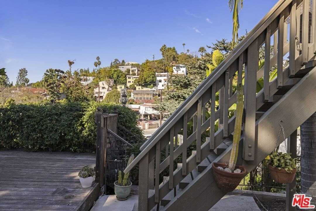 1829 Griffith Park Blvd - Photo 6 of 12