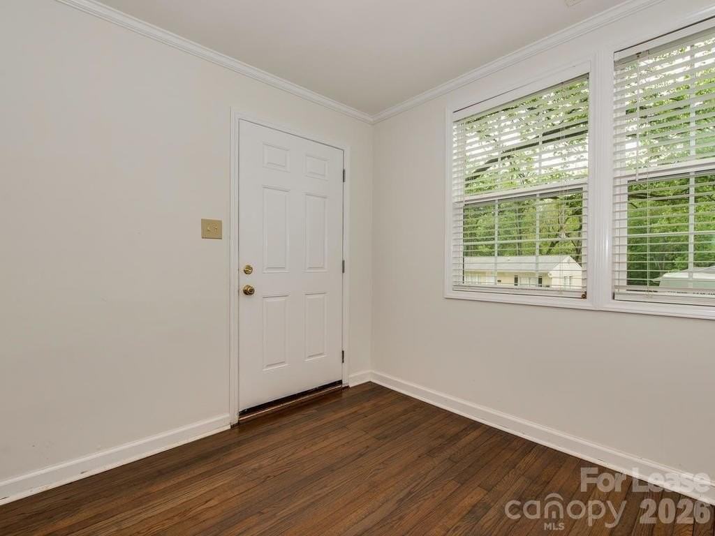 5113 Valley Stream Rd - Photo 3 of 17