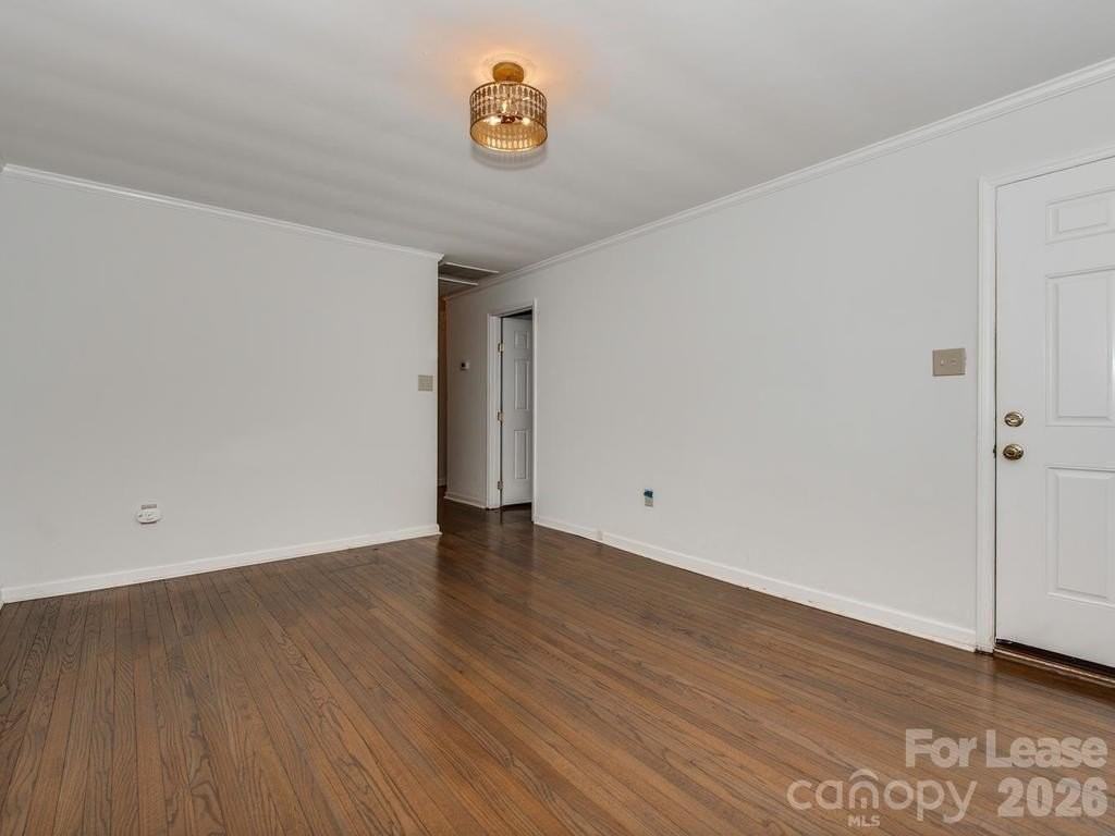 5113 Valley Stream Rd - Photo 6 of 17