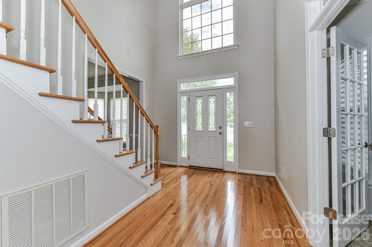 10415 Blackstock Rd - Photo 3 of 46