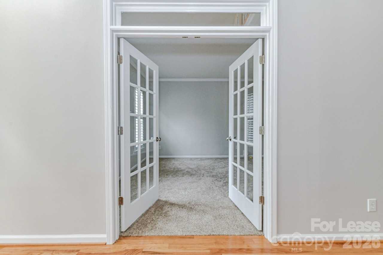 10415 Blackstock Rd - Photo 6 of 46