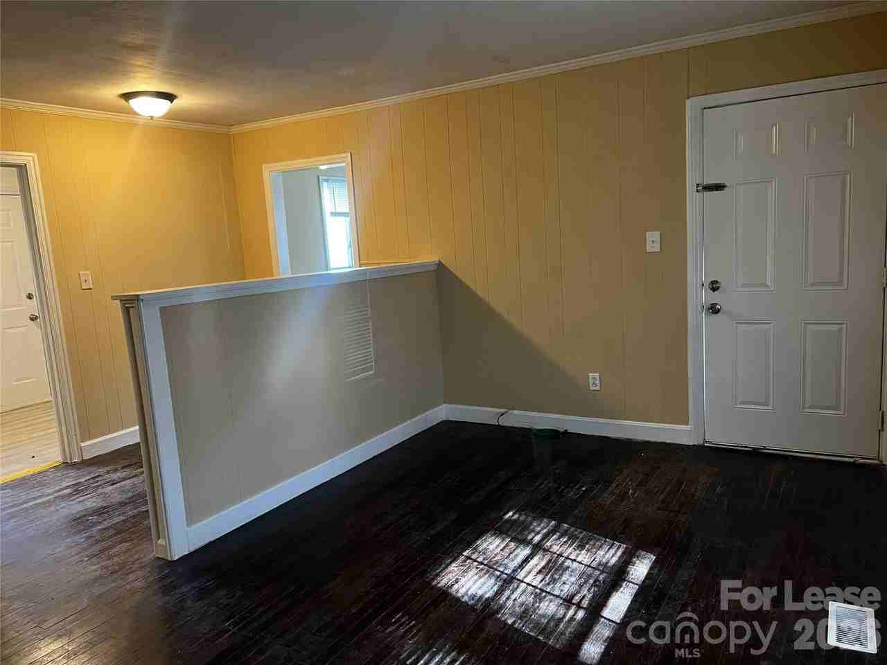 107 N Turner Ave - Photo 6 of 12