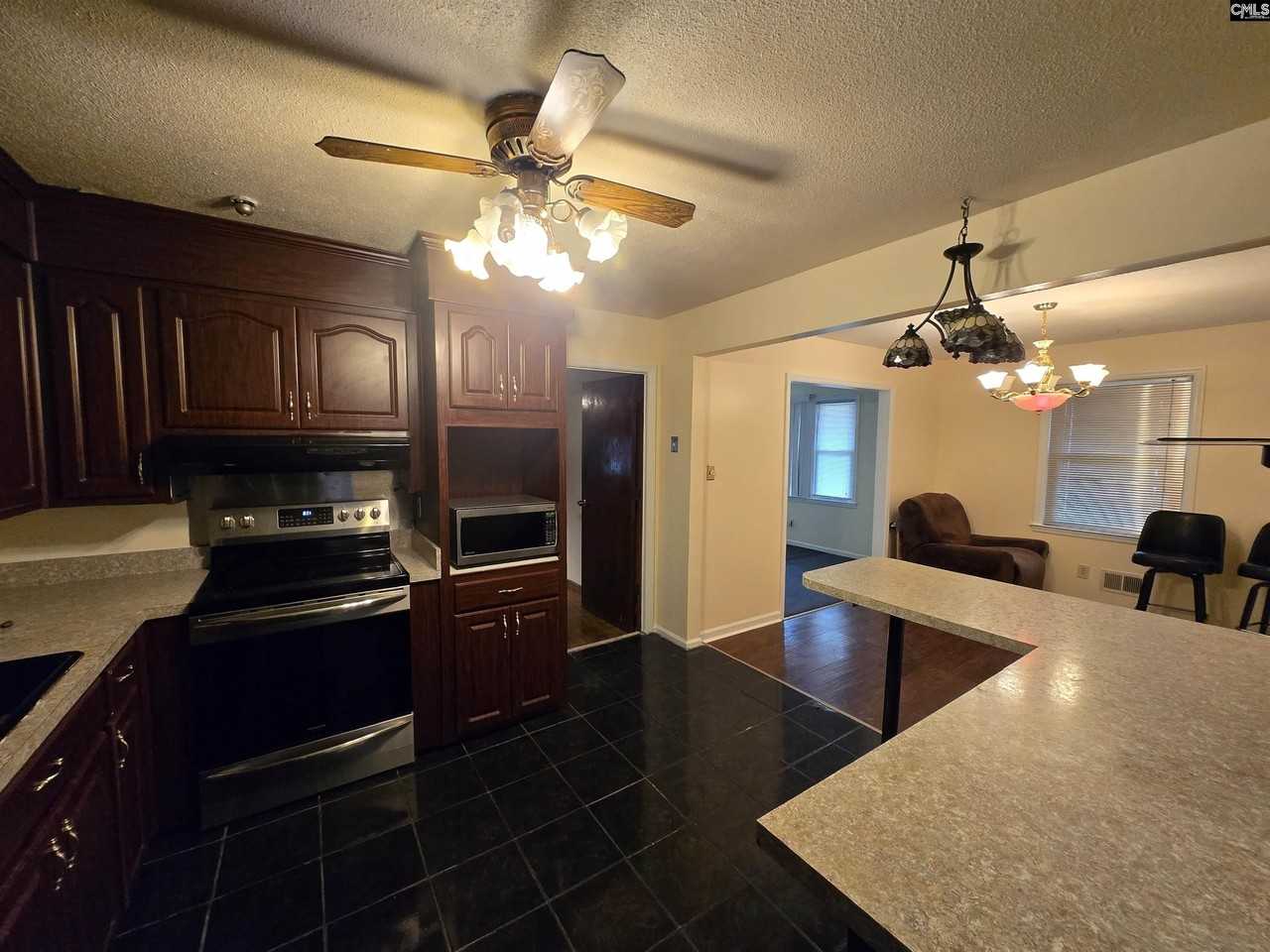 1707 Teakwood Ln - Photo 7 of 23