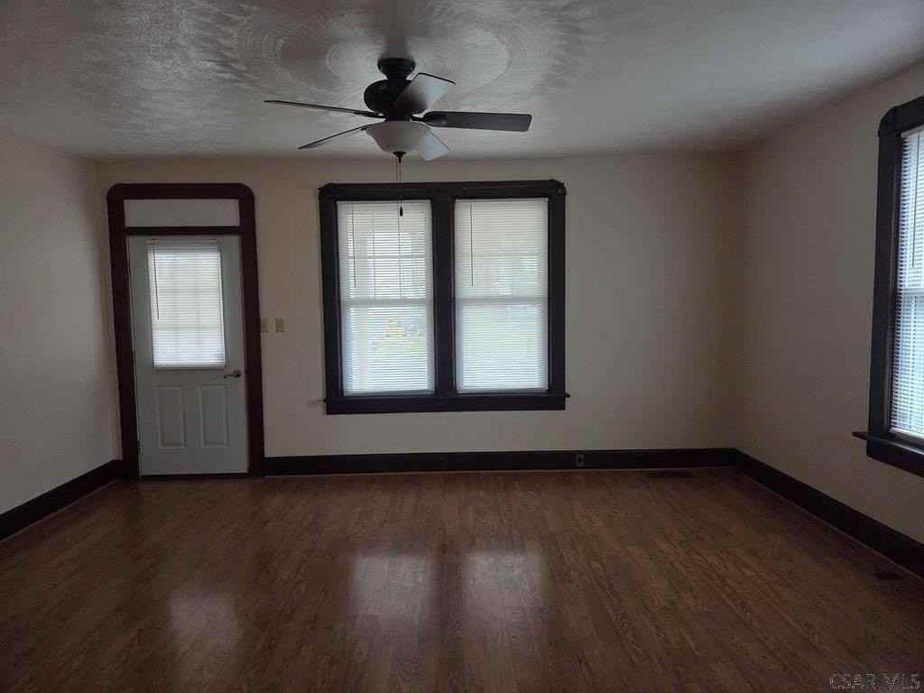 463 W Union St - Photo 2 of 10