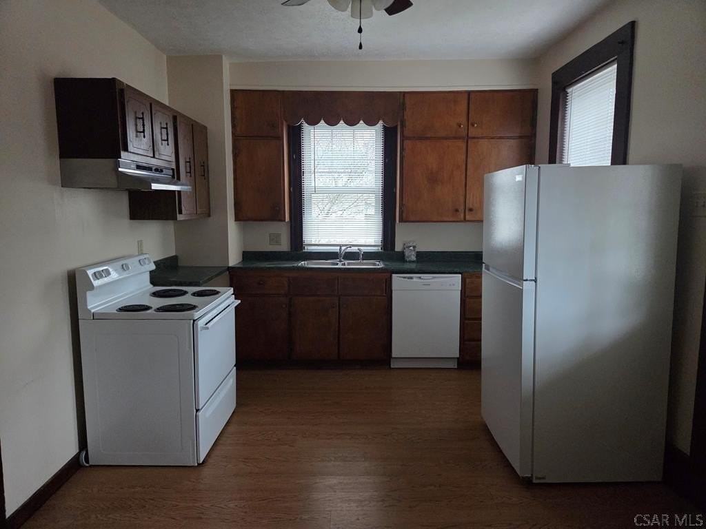 463 W Union St - Photo 3 of 10