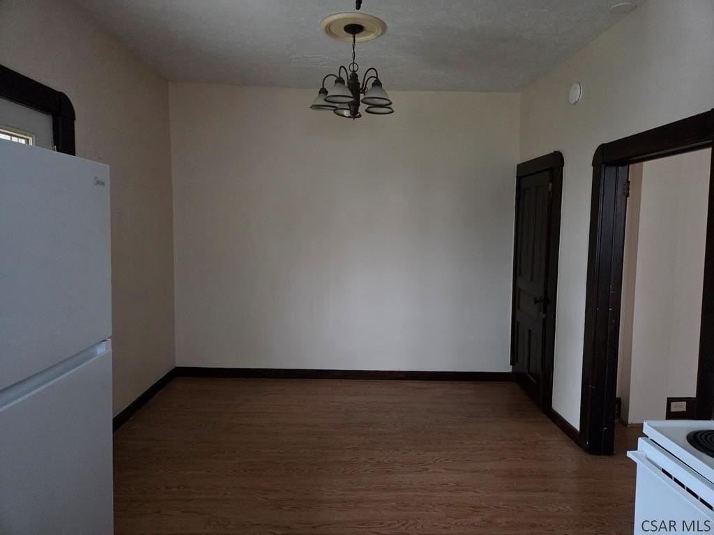 463 W Union St - Photo 4 of 10