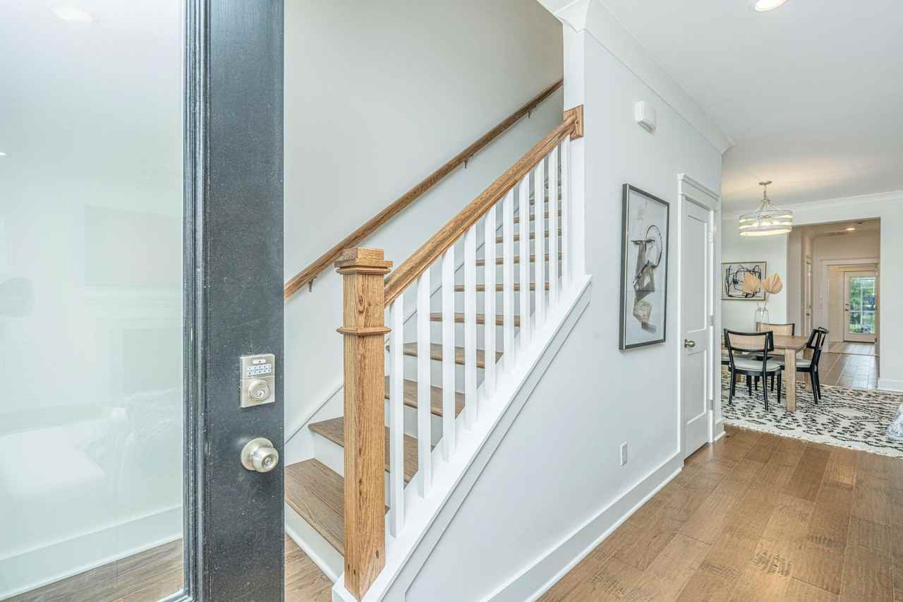 111 Hewitt St - Photo 7 of 33