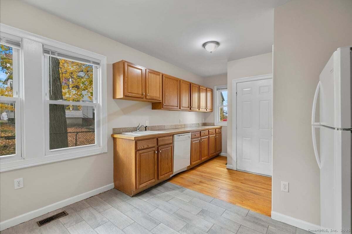 39 Lander St #3rdFL - Photo 3 of 17