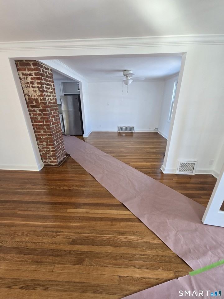 148 Catherine St - Photo 4 of 25