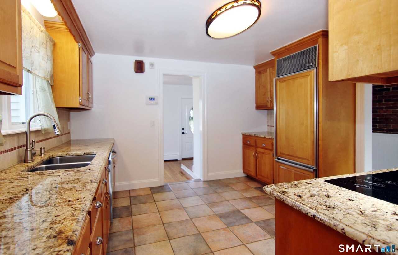 37 Glen Ave - Photo 5 of 27