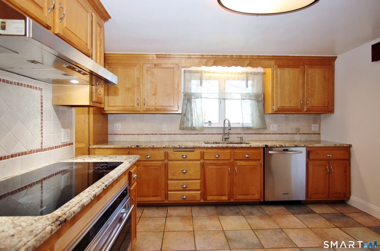 37 Glen Ave - Photo 6 of 27