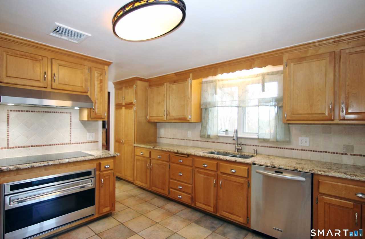 37 Glen Ave - Photo 7 of 27