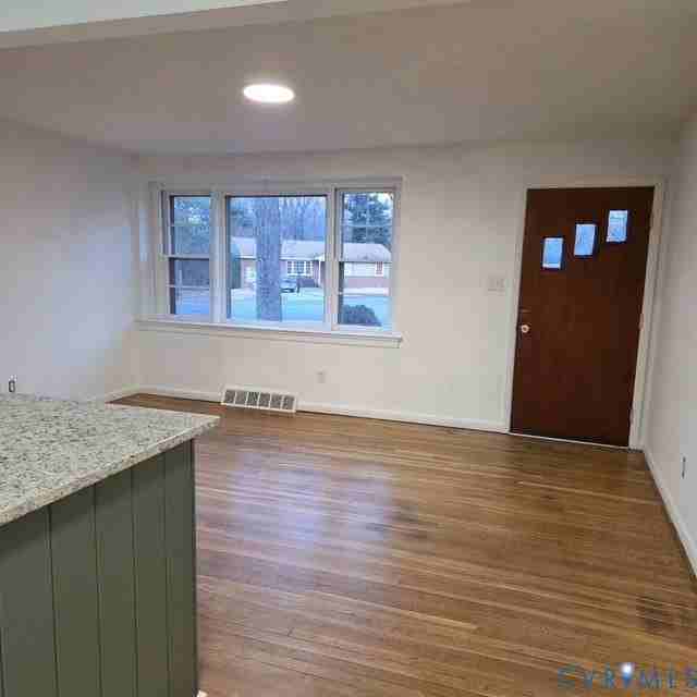 8011 Kenmore Dr - Photo 4 of 19