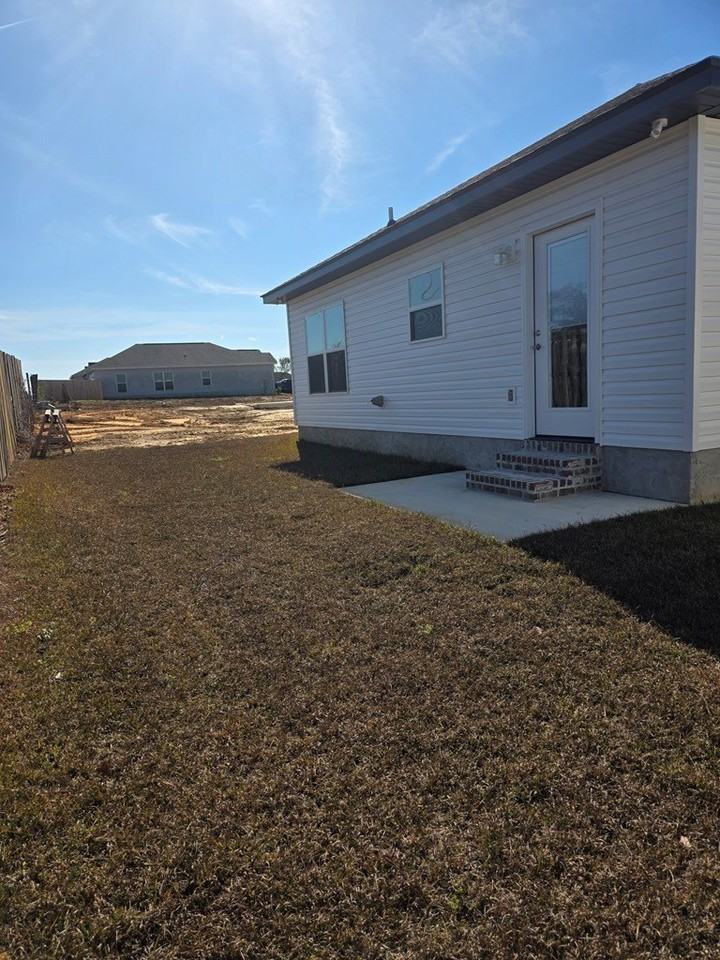 115 Thistlewood Dr - Photo 2 of 12