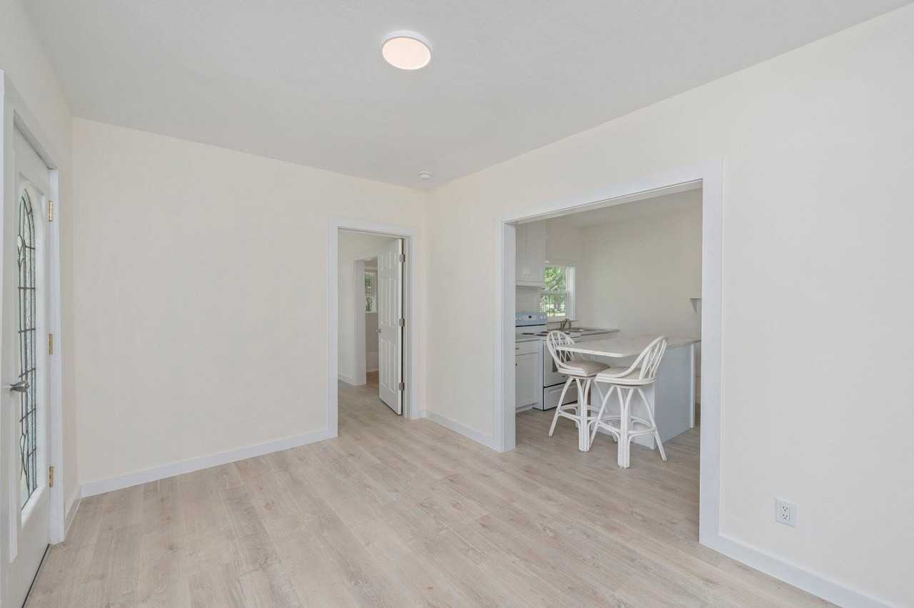 76 Clay St - Photo 6 of 27