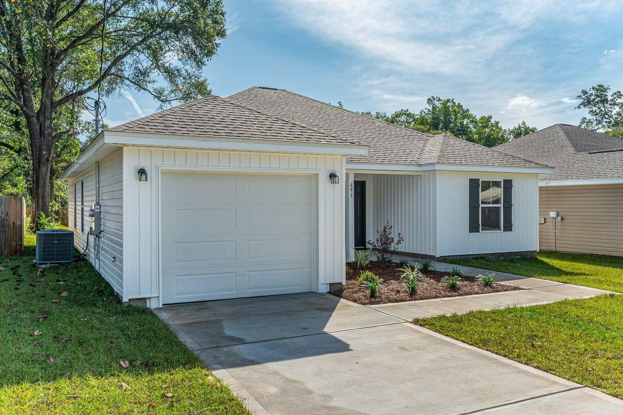 691 S 11th St - Photo 2 of 33