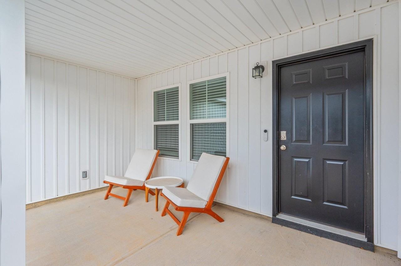 691 S 11th St - Photo 3 of 33