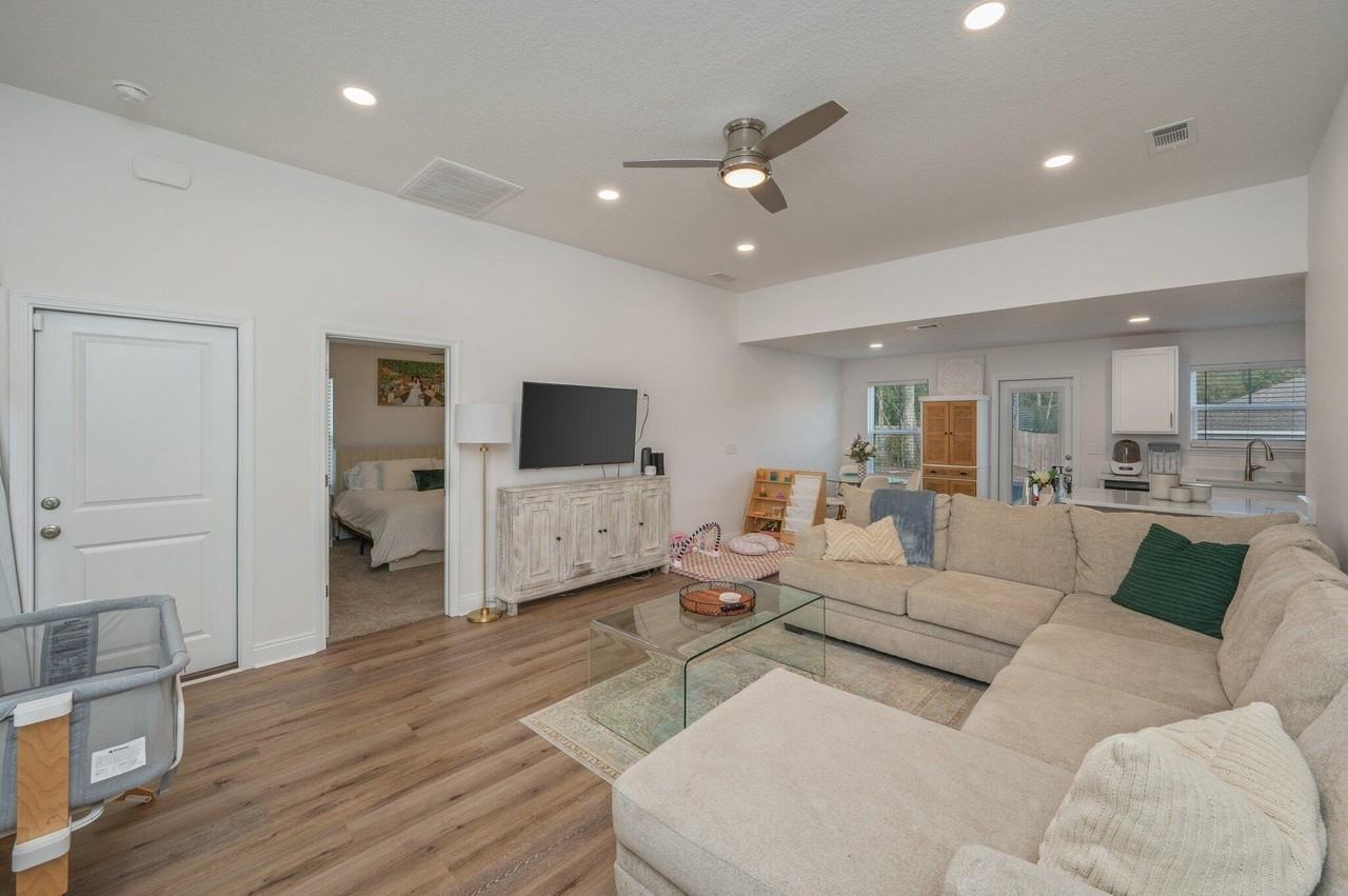 691 S 11th St - Photo 5 of 33