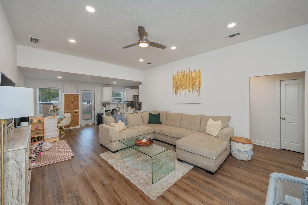 691 S 11th St - Photo 6 of 33