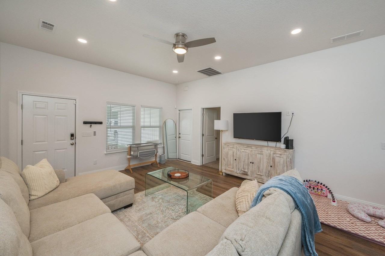 691 S 11th St - Photo 7 of 33