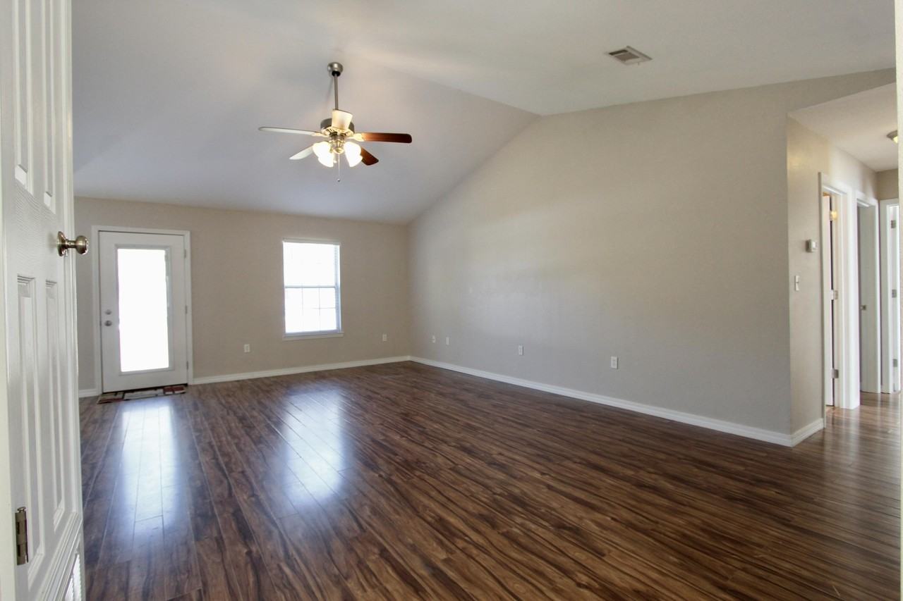 3151 Forrest Ave - Photo 4 of 27