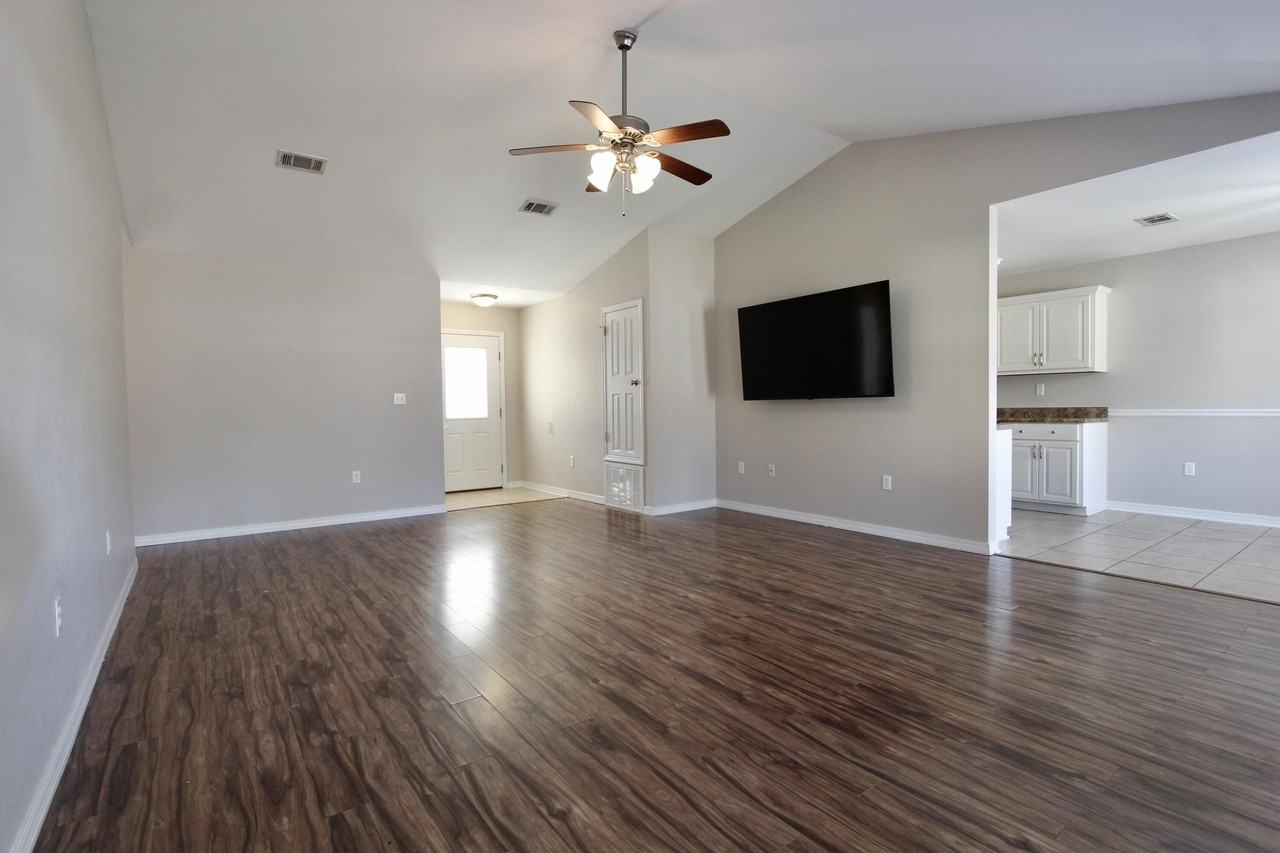 3151 Forrest Ave - Photo 5 of 27