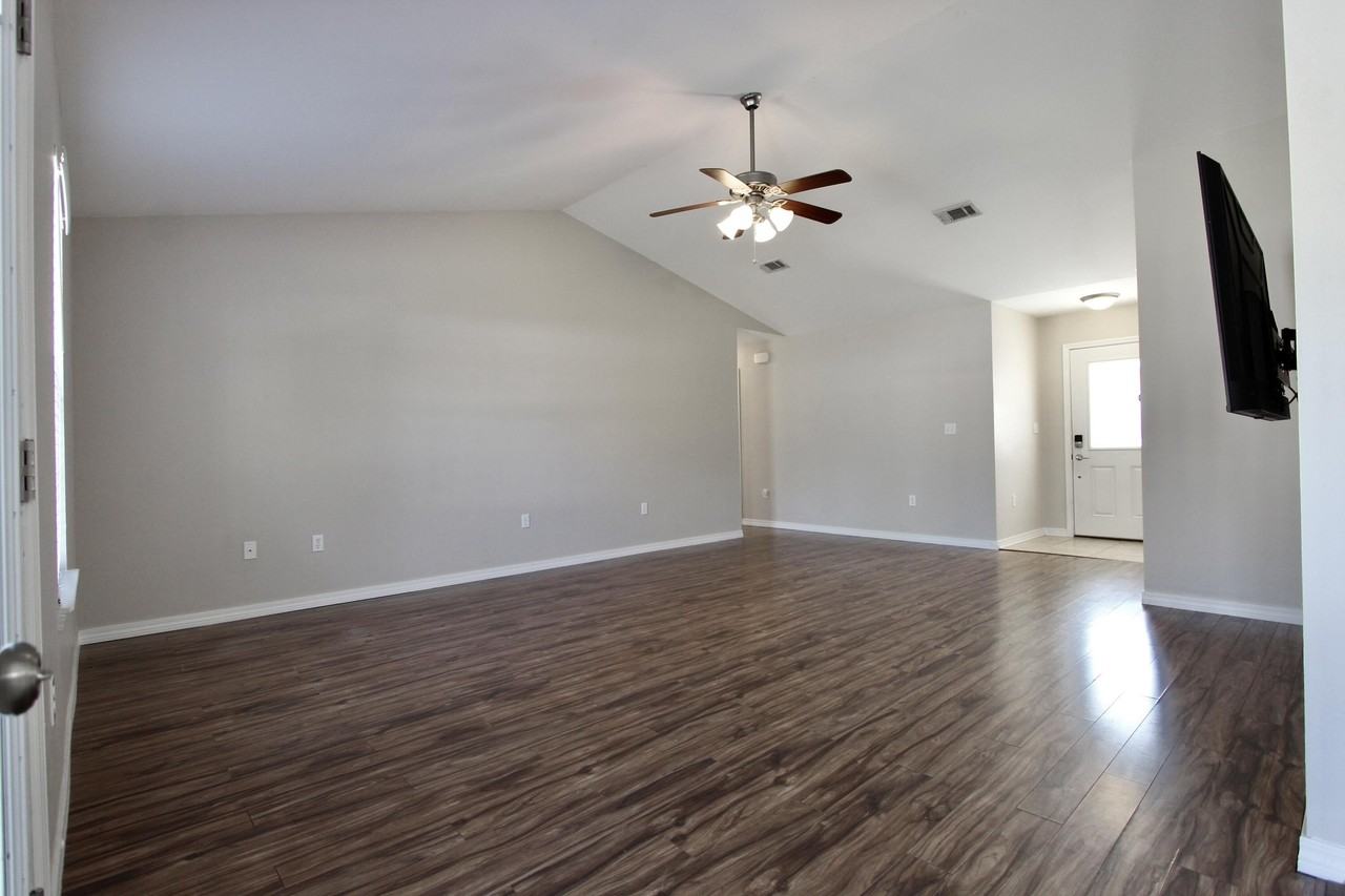 3151 Forrest Ave - Photo 6 of 27